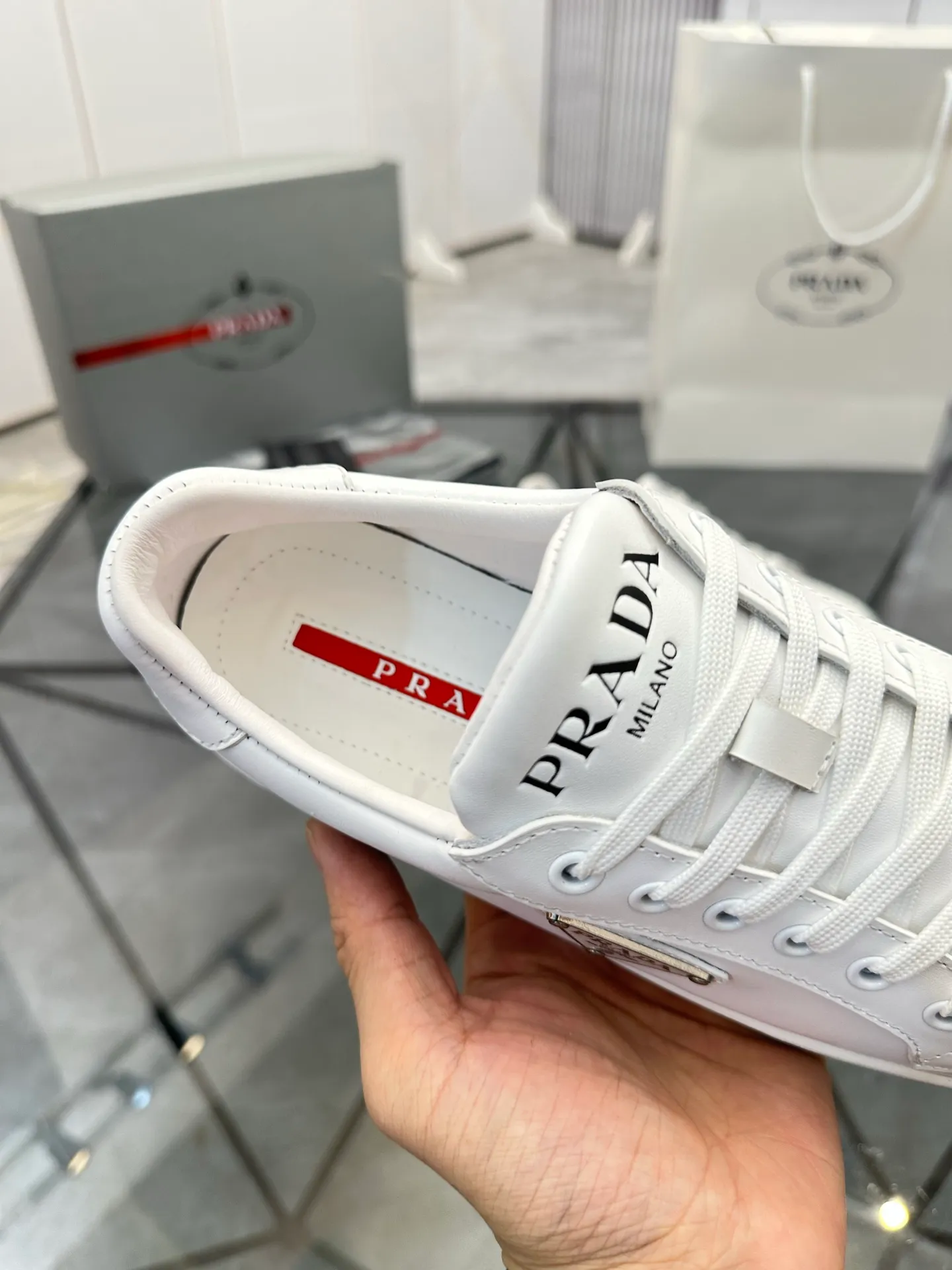 Men's shoes for sale 💰: 💰P540¥ High-end top quality Product trademark: Prada *"Prada*" low-top casual shoes Regular size: 38-45 (can be customized to 46) Product materials: imported first-layer cowhide for the upper, water-dyed cowhide lining, cowhide feet, original outsole. No.: 001